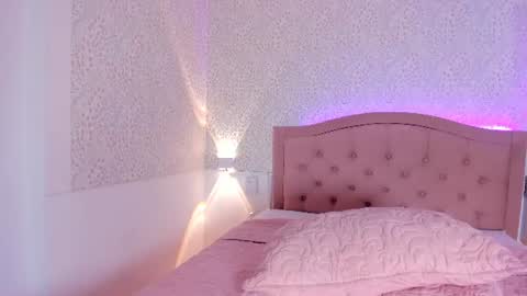 Layla Play  online show from June 11, 2026, 12:32 am