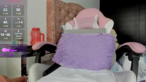 LAYLA online show from December 3, 2025, 4:38 pm