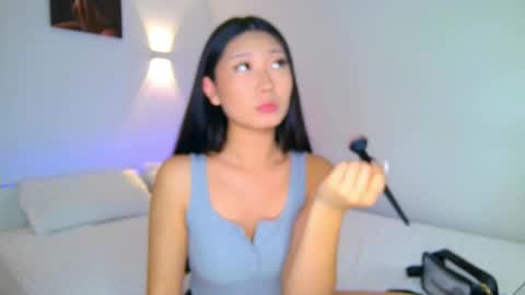 Layla online show from April 17, 2026, 8:17 am