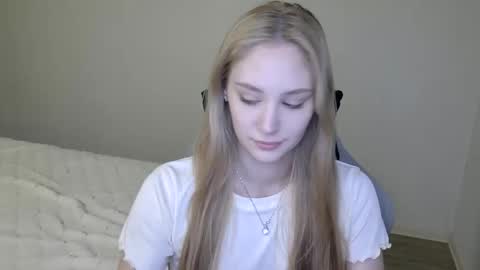 LaylaPretty001 online show from October 28, 2025, 5:55 am