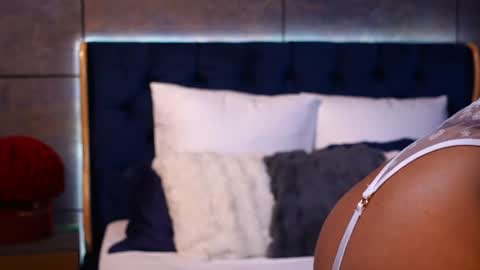 Layla online show from June 10, 2026, 6:56 am