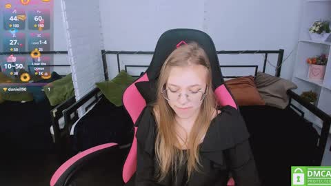 layriantavee online show from January 21, 2025, 9:57 am