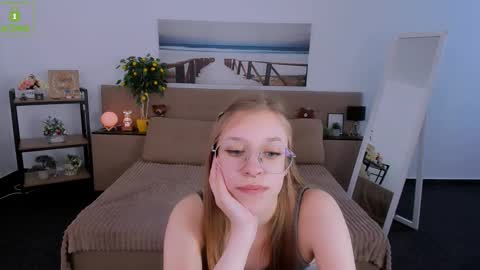 layriantavee online show from March 2, 2025, 10:03 am