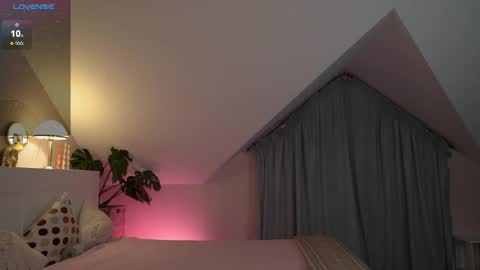 Pansy online show from November 19, 2025, 7:36 pm