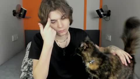 Alex online show from April 19, 2026, 2:11 am