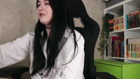 Lisa online show from April 11, 2026, 3:33 am