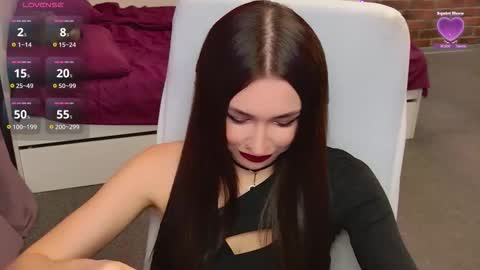 lea_loon online show from March 12, 2026, 11:49 am