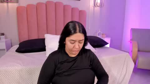 Leah online show from November 17, 2025, 1:28 pm