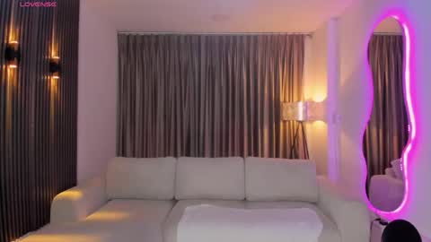 Snapshot of leah_greyy chatting on May 5, 2026, 11:07 am Leah Greyy online show from May 5, 2026, 11:07 am