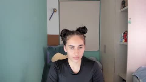 Snapshot of leah_sm chatting on January 17, 2025, 12:53 am Laura online show from January 17, 2025, 12:53 am