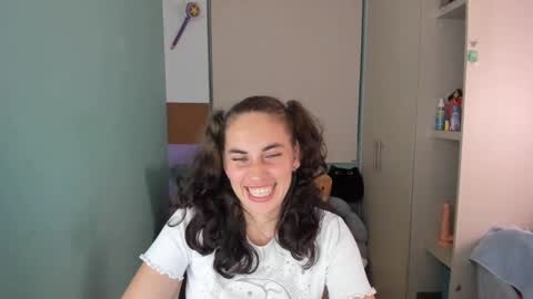 Snapshot of leah_sm chatting on January 21, 2025, 6:00 am Laura online show from January 21, 2025, 6:00 am