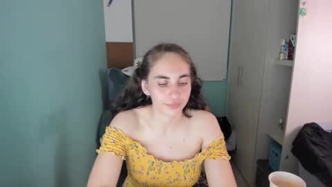 Snapshot of leah_sm chatting on January 31, 2025, 1:33 am Laura online show from January 31, 2025, 1:33 am