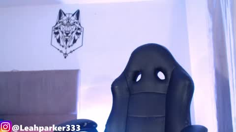 leahparker33 online show from April 15, 2026, 4:08 am