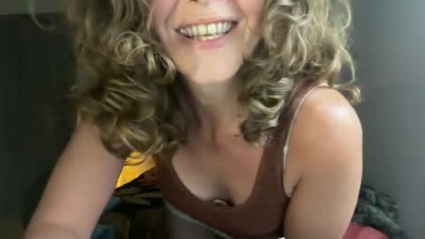 Leah Sparkles online show from July 8, 2026, 4:28 am