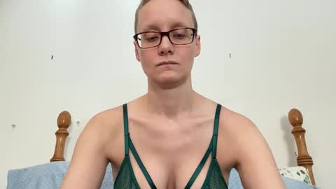 Snapshot of leahwilde chatting on February 28, 2025, 2:42 pm Lee online show from February 28, 2025, 2:42 pm