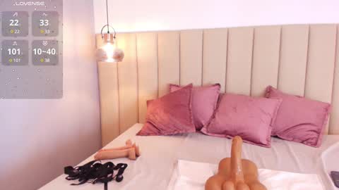 Snapshot of leamonroe__ chatting on February 20, 2025, 1:51 pm Hey Im Lea online show from February 20, 2025, 1:51 pm