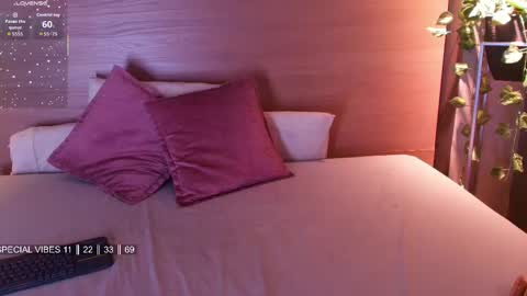 Snapshot of leamonroe__ chatting on September 18, 2025, 10:23 pm Hey Im Lea online show from September 18, 2025, 10:23 pm