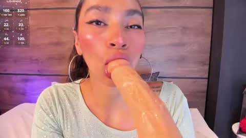 Snapshot of leamonroe__ chatting on June 19, 2026, 4:33 pm Hey Im Lea online show from June 19, 2026, 4:33 pm