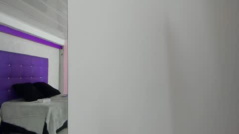 leamoreau__ online show from November 1, 2025, 11:56 am