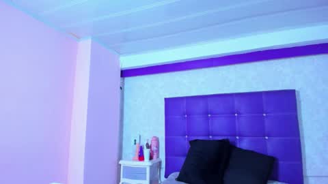 leamoreau__ online show from November 29, 2025, 12:19 pm