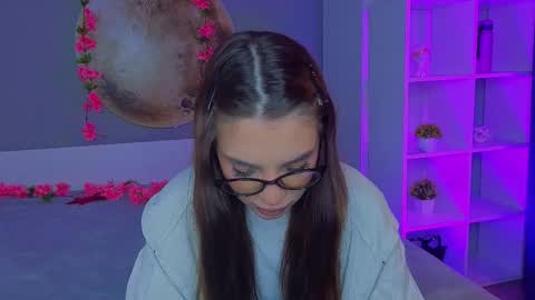 Sophie online show from March 17, 2026, 7:17 pm