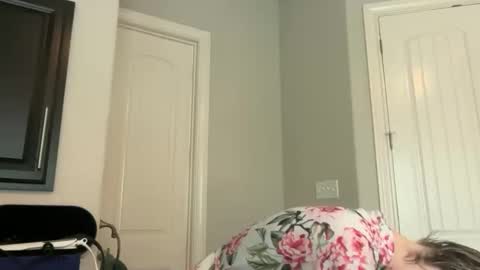 leanneluxecouple online show from November 22, 2025, 2:05 pm