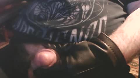 Snapshot of leather_gloves_wanker chatting on November 19, 2025, 10:04 am smalldick2inches online show from November 19, 2025, 10:04 am