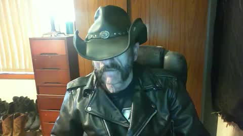 leathergreaser online show from June 3, 2026, 9:42 pm