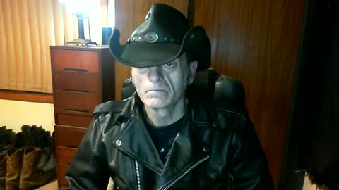 Snapshot of leathergreaser chatting on July 1, 2026, 4:40 pm leathergreaser online show from July 1, 2026, 4:40 pm