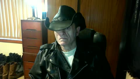 Snapshot of leathergreaser chatting on July 3, 2026, 11:44 pm leathergreaser online show from July 3, 2026, 11:44 pm