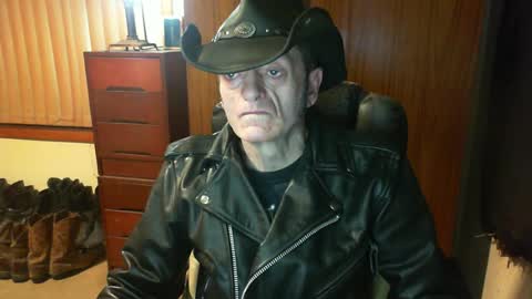Snapshot of leathergreaser chatting on July 5, 2026, 7:32 pm leathergreaser online show from July 5, 2026, 7:32 pm