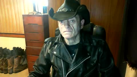 Snapshot of leathergreaser chatting on July 9, 2026, 8:02 pm leathergreaser online show from July 9, 2026, 8:02 pm