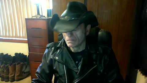 Snapshot of leathergreaser chatting on July 10, 2026, 11:07 pm leathergreaser online show from July 10, 2026, 11:07 pm