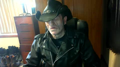 Snapshot of leathergreaser chatting on July 14, 2026, 2:05 am leathergreaser online show from July 14, 2026, 2:05 am