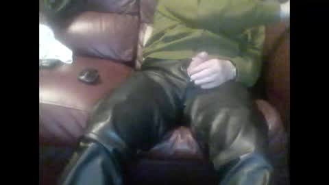 leatherpants68 online show from September 27, 2025, 8:58 pm