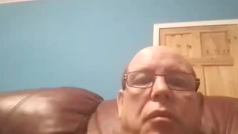 leatherpants68 online show from November 16, 2025, 9:31 pm