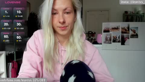 LeaVixx online show from December 23, 2024, 11:47 am