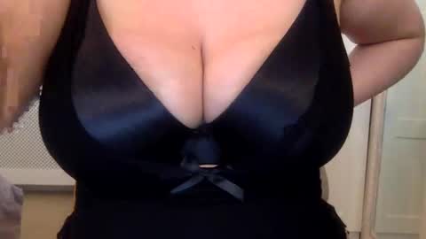 Leela Mae online show from January 22, 2025, 3:07 pm
