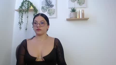 leena_rosee online show from May 25, 2026, 5:19 pm