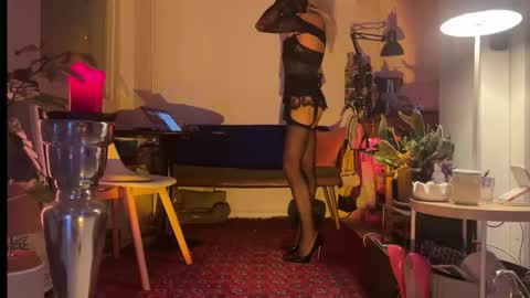 legsylegsinton online show from November 22, 2025, 12:20 am