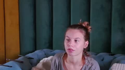 leiahux online show from July 18, 2026, 5:44 am