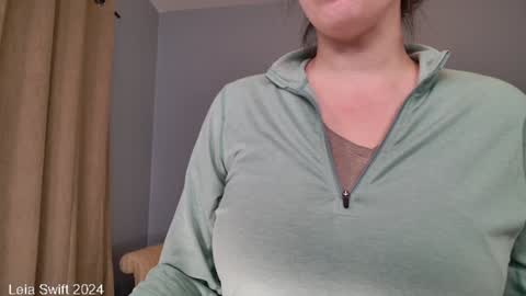 Snapshot of leiaswift chatting on December 2, 2024, 10:50 am Leia Swift online show from December 2, 2024, 10:50 am