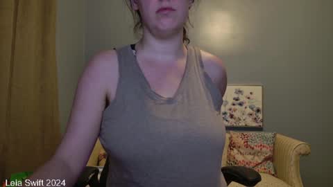 Snapshot of leiaswift chatting on December 9, 2024, 12:40 pm Leia Swift online show from December 9, 2024, 12:40 pm