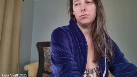 Snapshot of leiaswift chatting on January 28, 2025, 10:56 am Leia Swift online show from January 28, 2025, 10:56 am