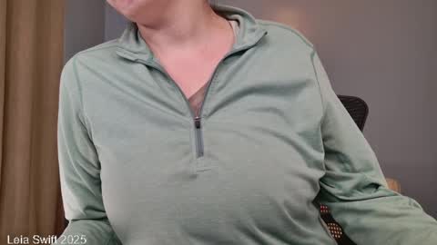 Snapshot of leiaswift chatting on February 14, 2025, 2:02 pm Leia Swift online show from February 14, 2025, 2:02 pm