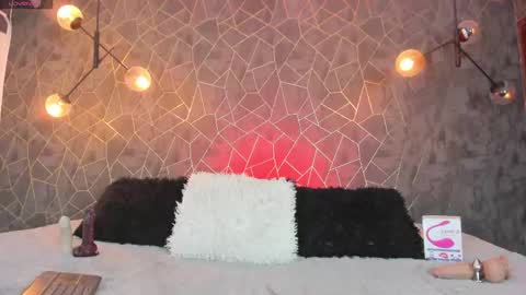 LEIGH ANGELS online show from April 16, 2026, 9:04 pm