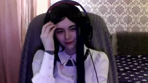 Snapshot of leigharedcross chatting on February 11, 2026, 6:40 am Viola online show from February 11, 2026, 6:40 am