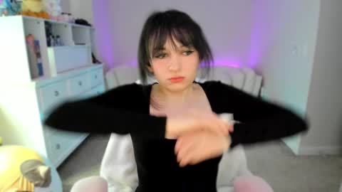 Snapshot of leighlalove chatting on February 16, 2026, 11:34 pm Leighla online show from February 16, 2026, 11:34 pm