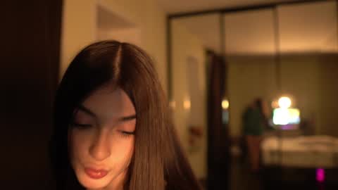 Snapshot of leila_4ever chatting on December 16, 2024, 2:38 pm Leila online show from December 16, 2024, 2:38 pm