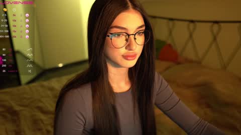 Snapshot of leila_4ever chatting on December 20, 2024, 4:46 pm Leila online show from December 20, 2024, 4:46 pm